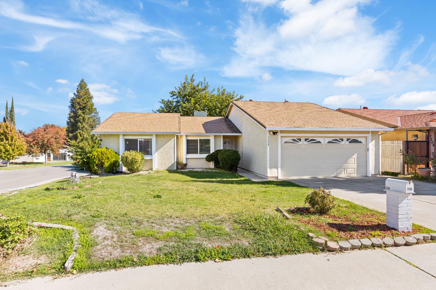 7208 Parkvale Way Citrus Heights, CA 95621 - Photo 1 of 18 a front view of a house with a yard
