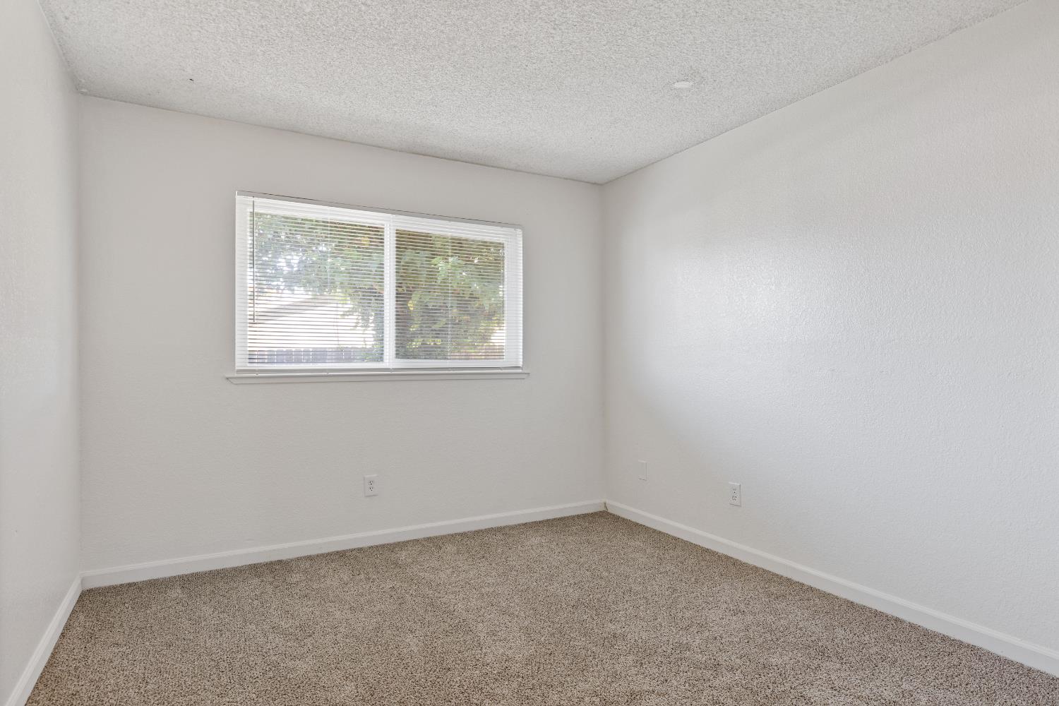 7208 Parkvale Way Citrus Heights, CA 95621 - Photo 12 of 18 an empty room with a window