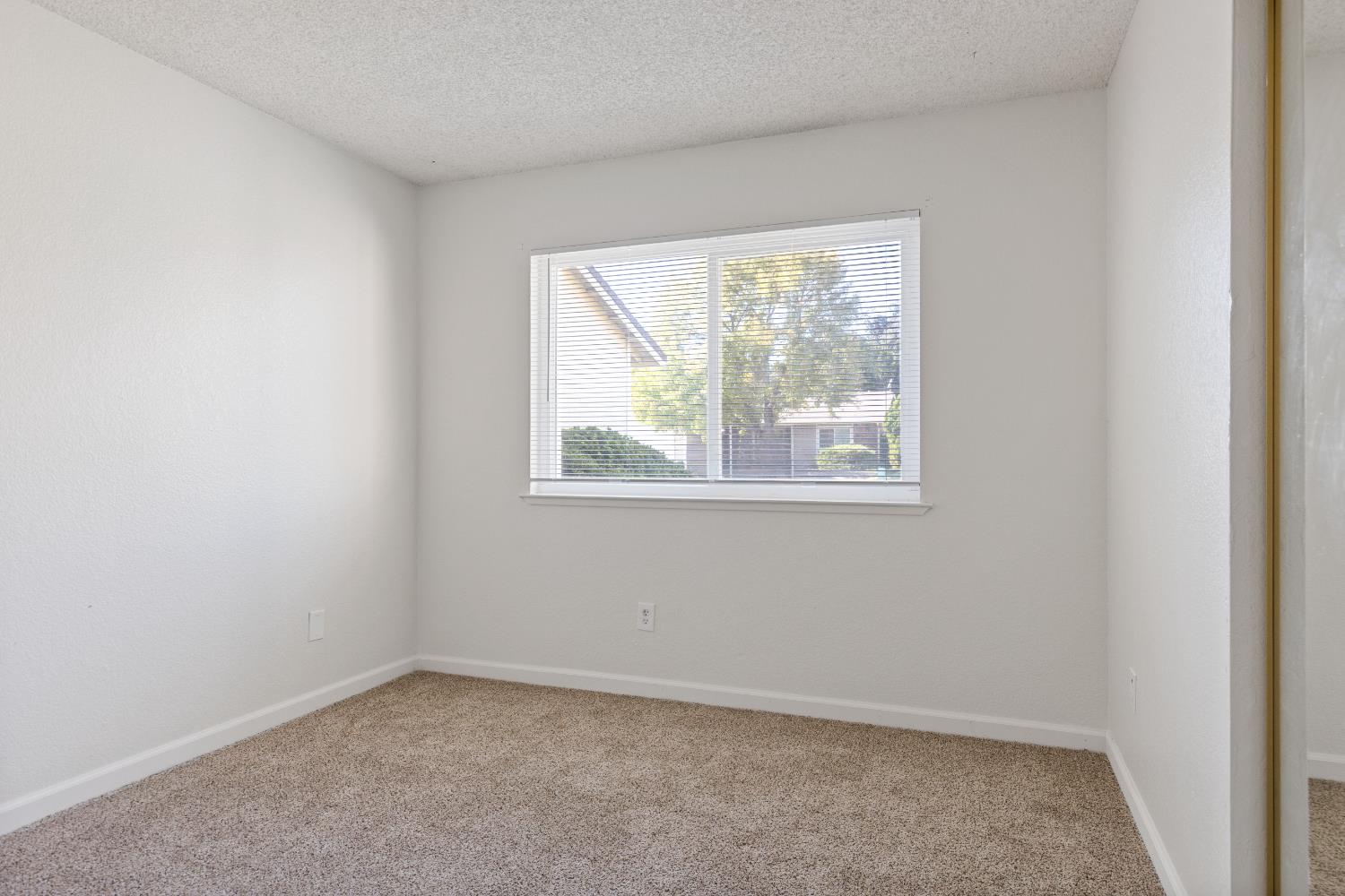 7208 Parkvale Way Citrus Heights, CA 95621 - Photo 13 of 18 an empty room with a window