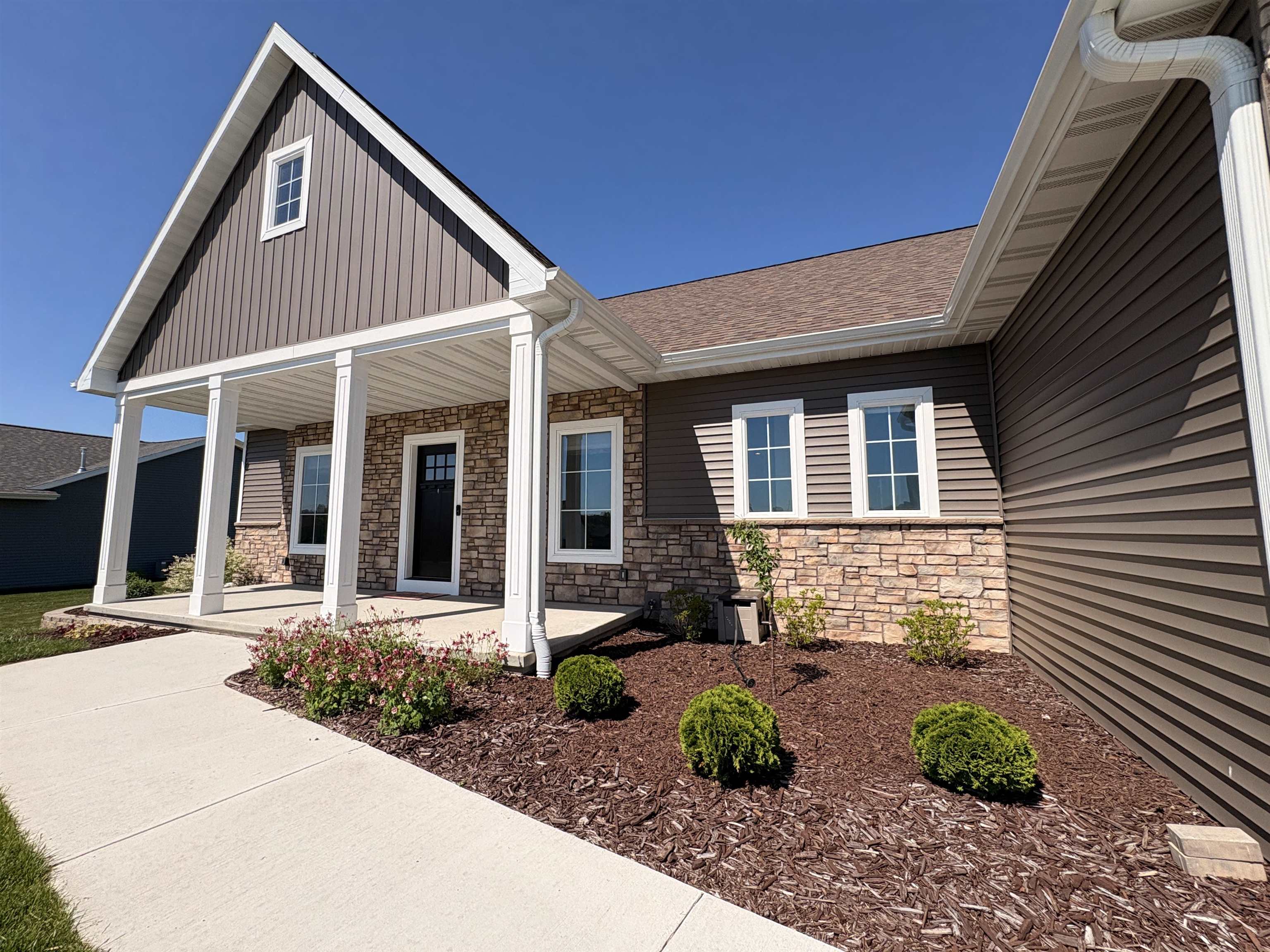 N929 Quarry Rim Road Hortonville, WI 54944 - Photo 2 of 25