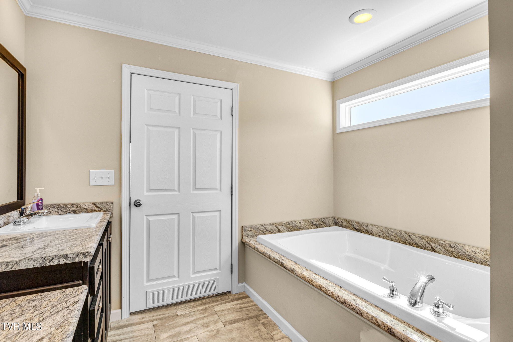 770 Quaker Knob Road Chuckey, TN 37641 - Photo 23 of 27 Soaking tub