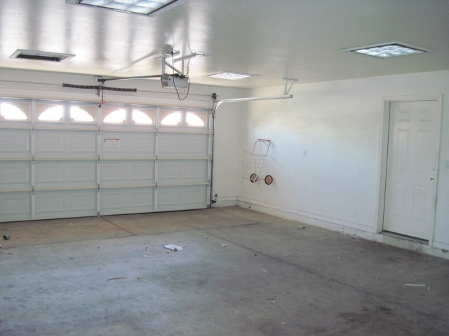 5926 West Coronado Road Phoenix, AZ 85035 - Photo 13 of 15 GARAGE, GLG 13