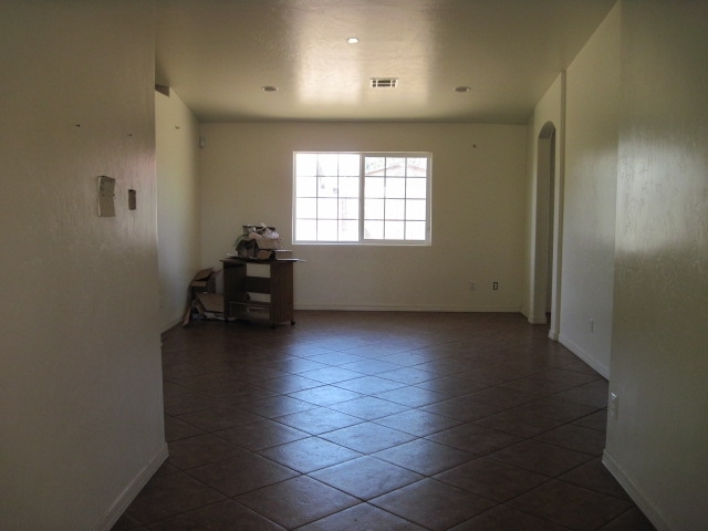 5926 West Coronado Road Phoenix, AZ 85035 - Photo 4 of 15 INTERIOR, GLG 03