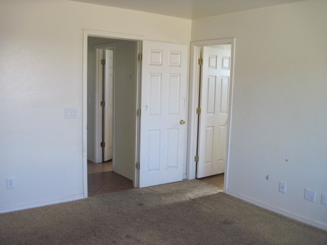 5926 West Coronado Road Phoenix, AZ 85035 - Photo 5 of 15 INTERIOR, GLG 05