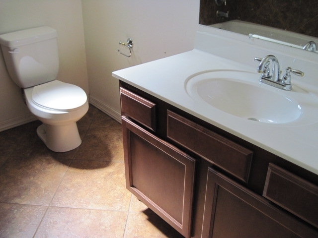 5926 West Coronado Road Phoenix, AZ 85035 - Photo 7 of 15 BATHROOM, GLG 06
