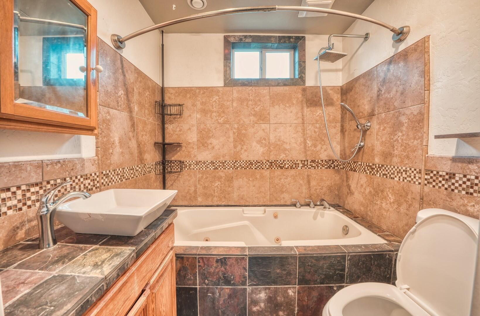 2076 Table Rock Road Medford, OR 97501 - Photo 8 of 22 2076 Table Rock (9)