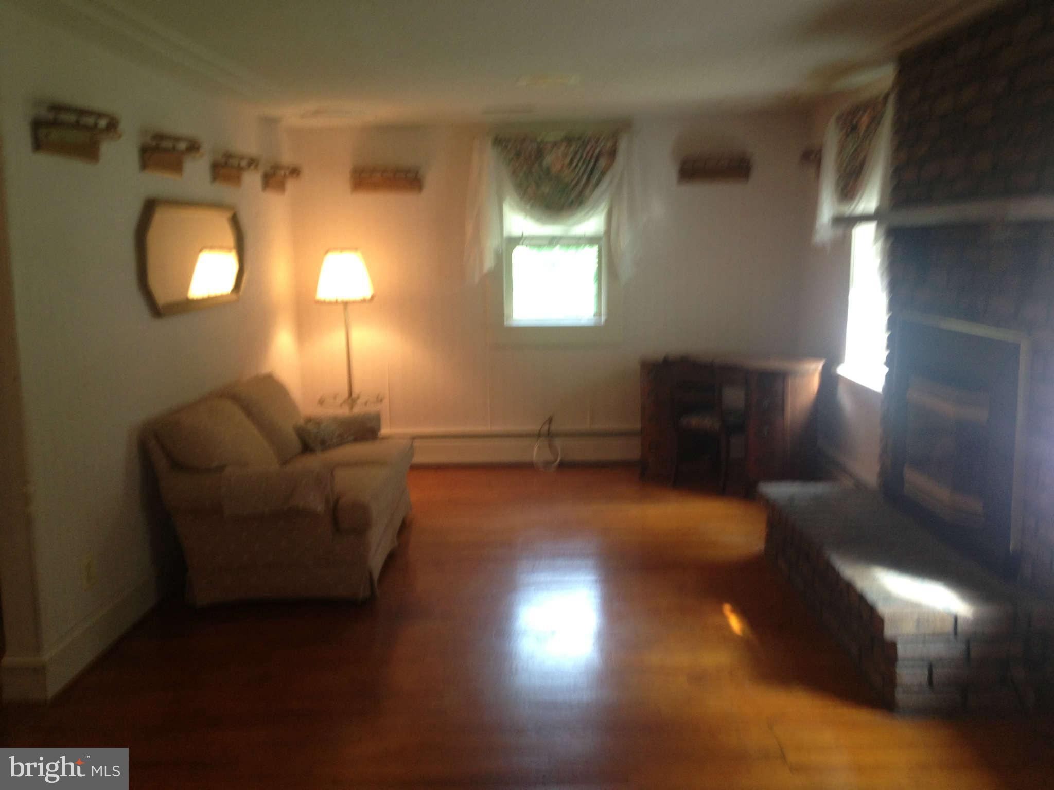 13310 Bottom Road Baldwin, MD 21013 - Photo 11 of 25 Living Room