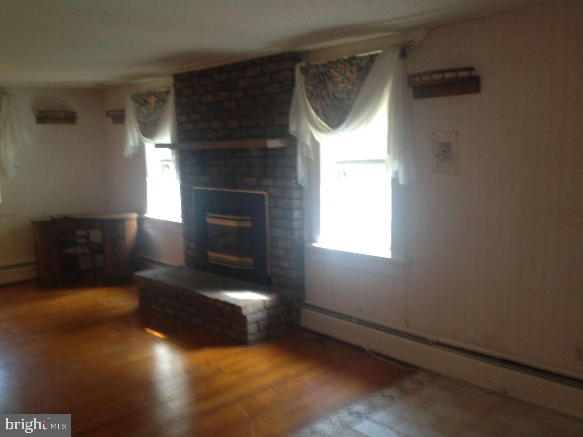 13310 Bottom Road Baldwin, MD 21013 - Photo 12 of 25 Living Room
