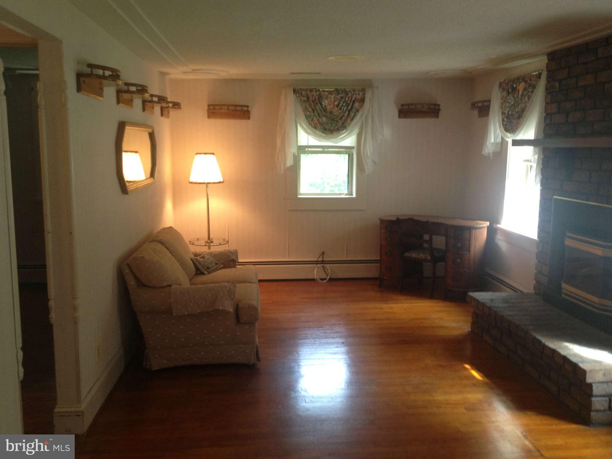 13310 Bottom Road Baldwin, MD 21013 - Photo 21 of 25 Living Room