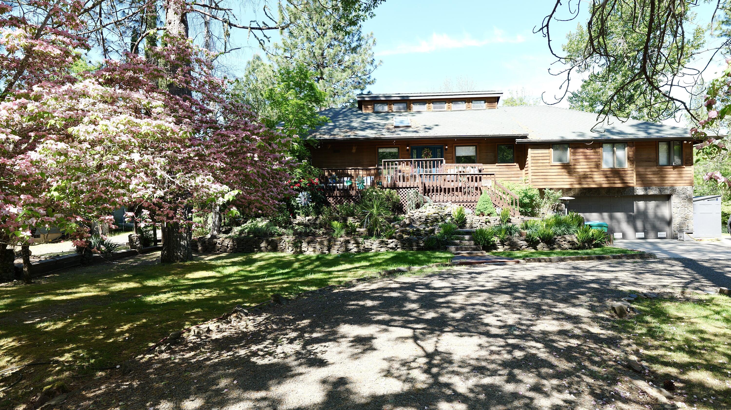975 Old Ferry Road Shady Cove, OR 97539 - Photo 84 of 100 Beautiful landscaping