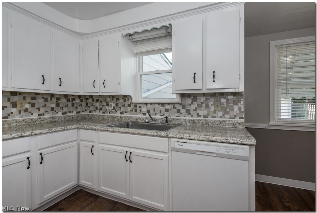 4050 Stilmore Road Cleveland, OH 44121 - Photo 17 of 35