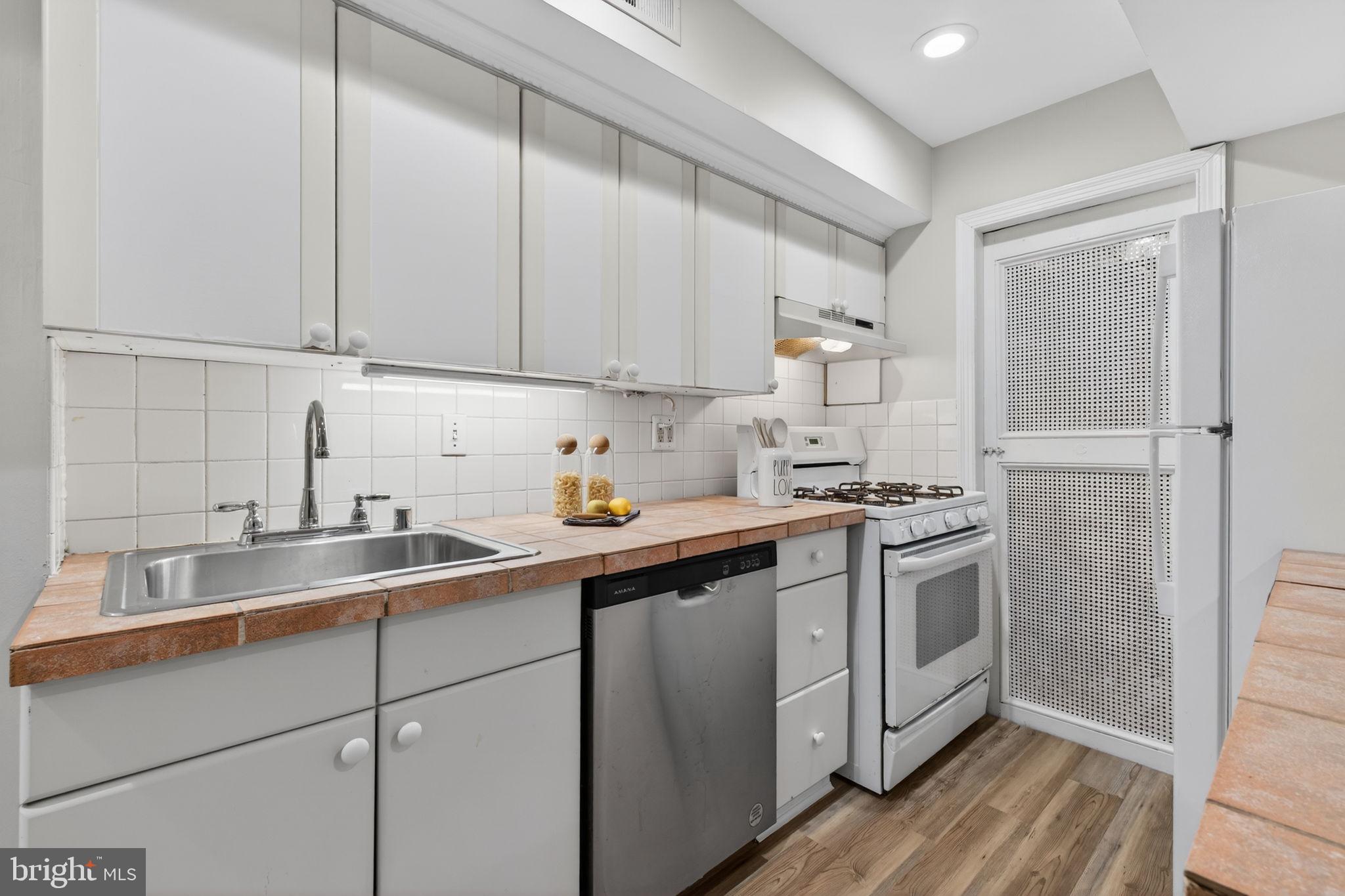 1510 R Street Northwest Washington, DC 20009 - Photo 45 of 113 Gas Range and Dishwasher