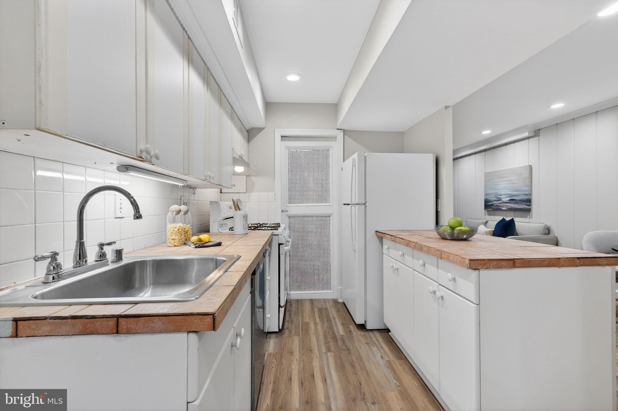 1510 R Street Northwest Washington, DC 20009 - Photo 46 of 113 Full Size Appliances