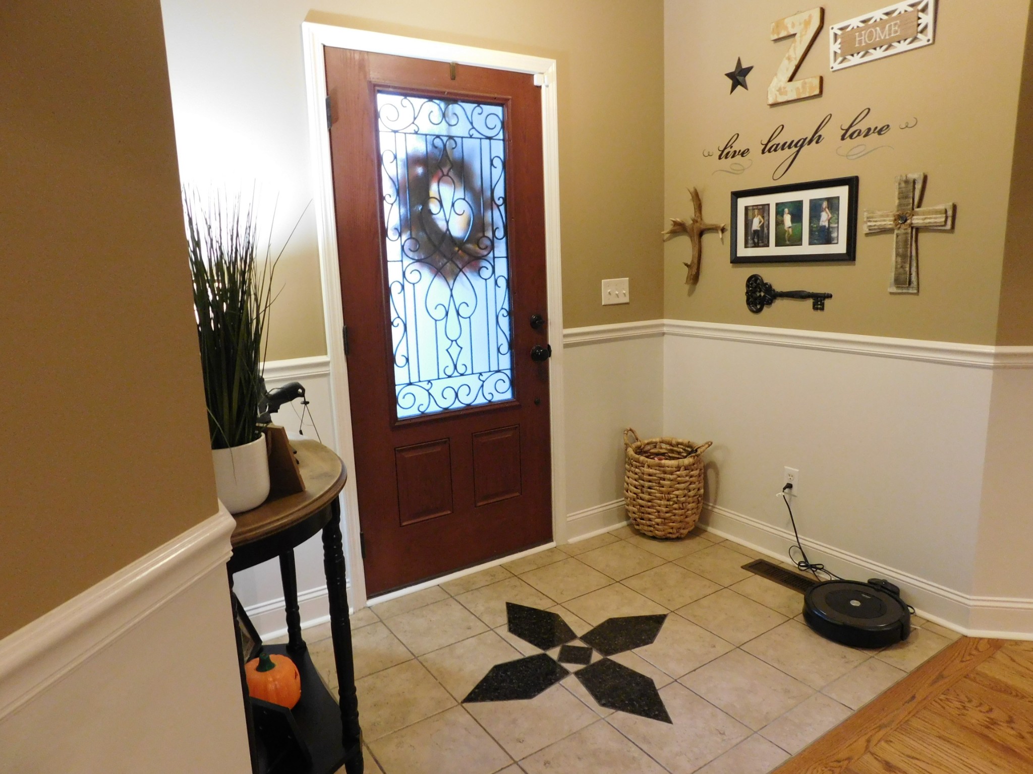 264 Fite Road Watertown, TN 37184 - Photo 17 of 43 a room with furniture and a window