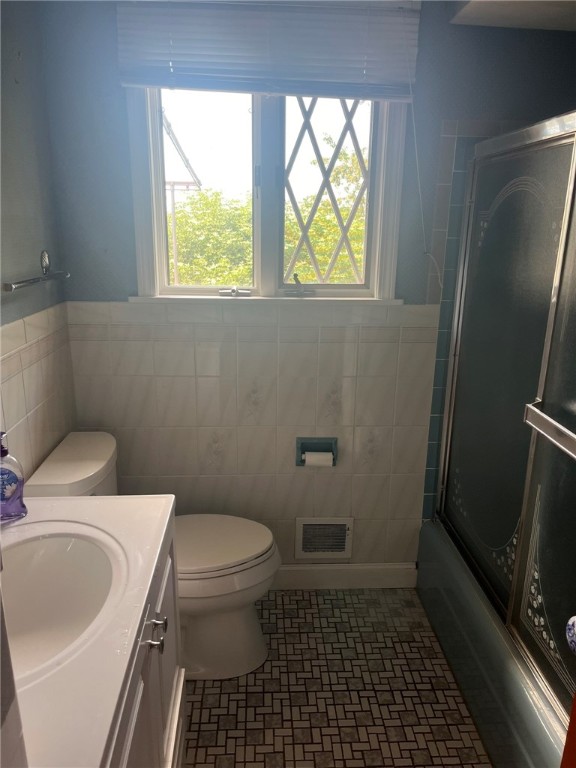 6 Aspinet Road Middletown, RI 02842 - Photo 12 of 28