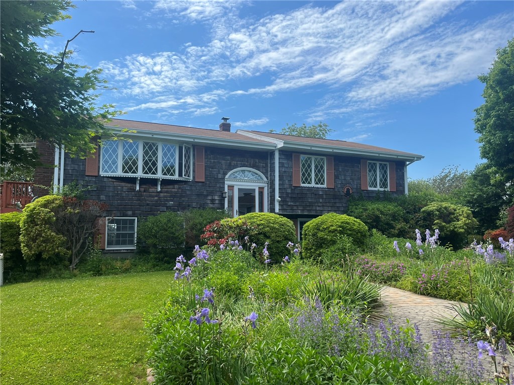 6 Aspinet Road Middletown, RI 02842 - Photo 2 of 28