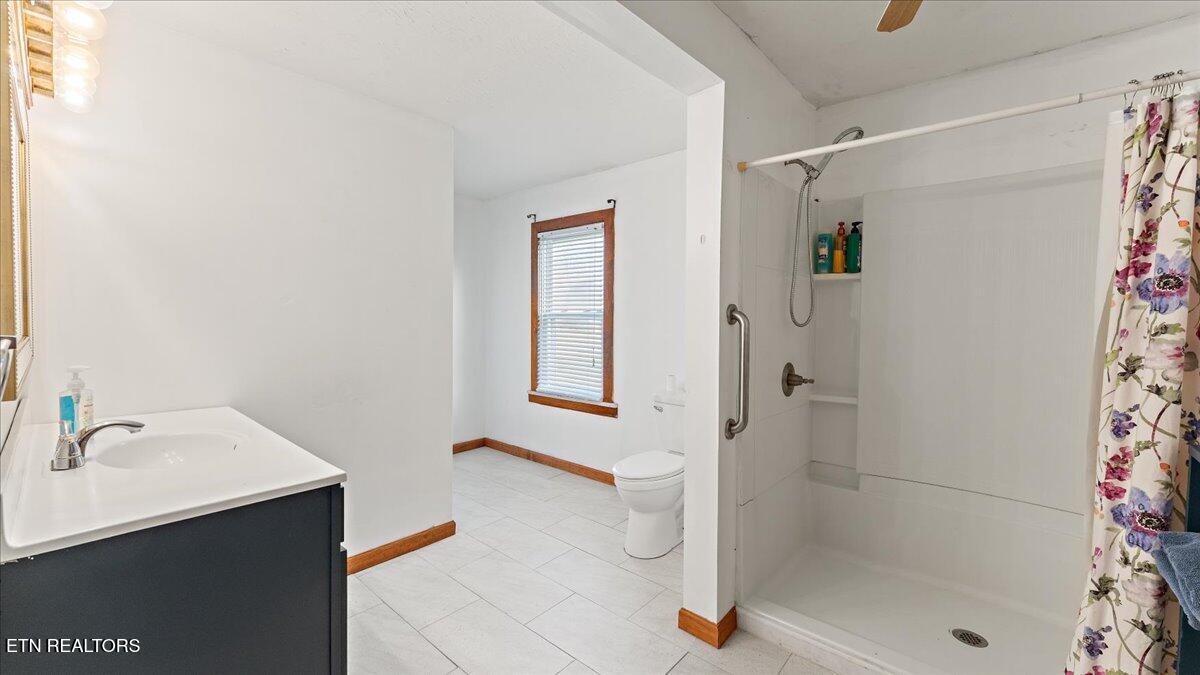 2956 Clover Hill Ridge Road Maryville, TN 37801 - Photo 13 of 24 13-Full Bath