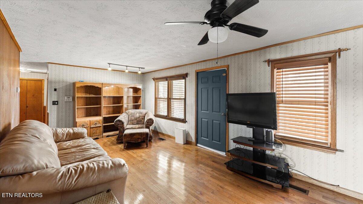 2956 Clover Hill Ridge Road Maryville, TN 37801 - Photo 5 of 24 05-Living Room