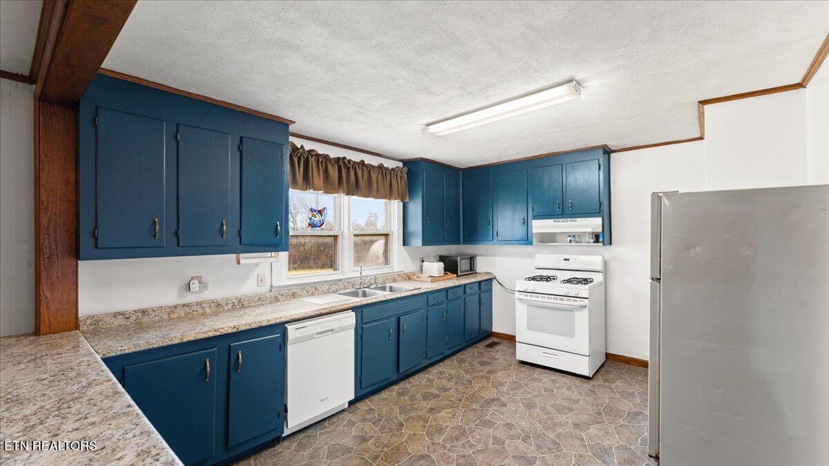 2956 Clover Hill Ridge Road Maryville, TN 37801 - Photo 7 of 24 07-Kitchen