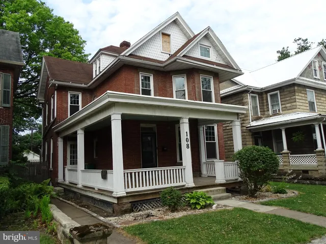 $1,600 | 108 Commerce Street, Chambersburg, PA 17201