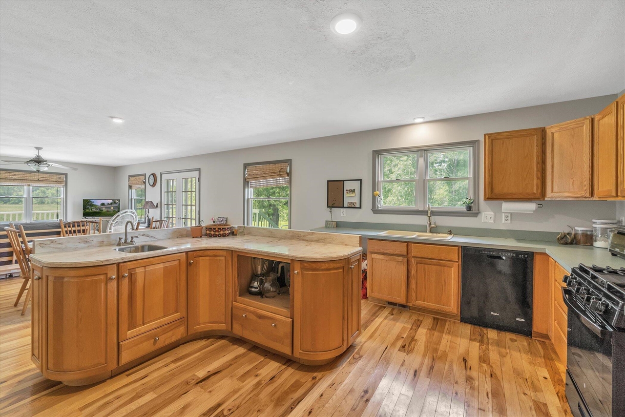 7790 East Territorial Road Munith, MI 49259 - Photo 16 of 34
