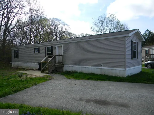 a view of backyard with small cabin
