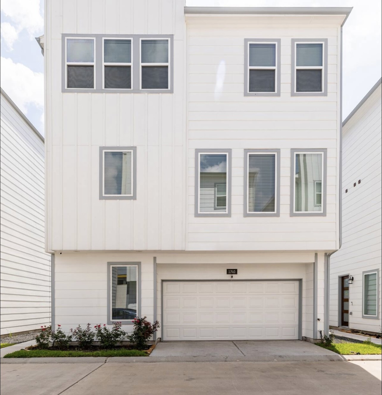 1740 Cove Crescent Houston, TX 77055 - Photo 18 of 44 a view of a building with a street