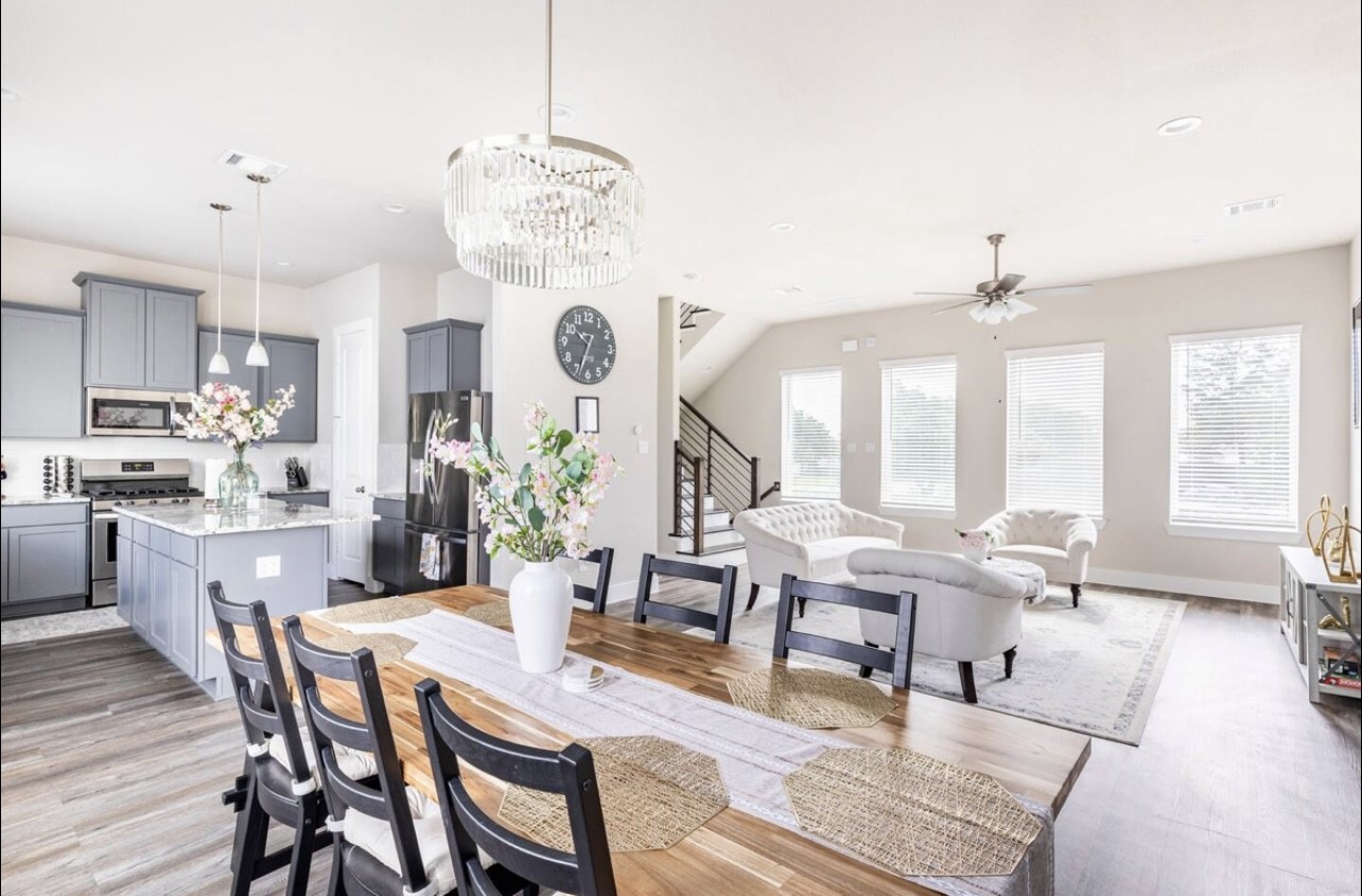 1740 Cove Crescent Houston, TX 77055 - Photo 26 of 44 a living room with kitchen island furniture and a large window