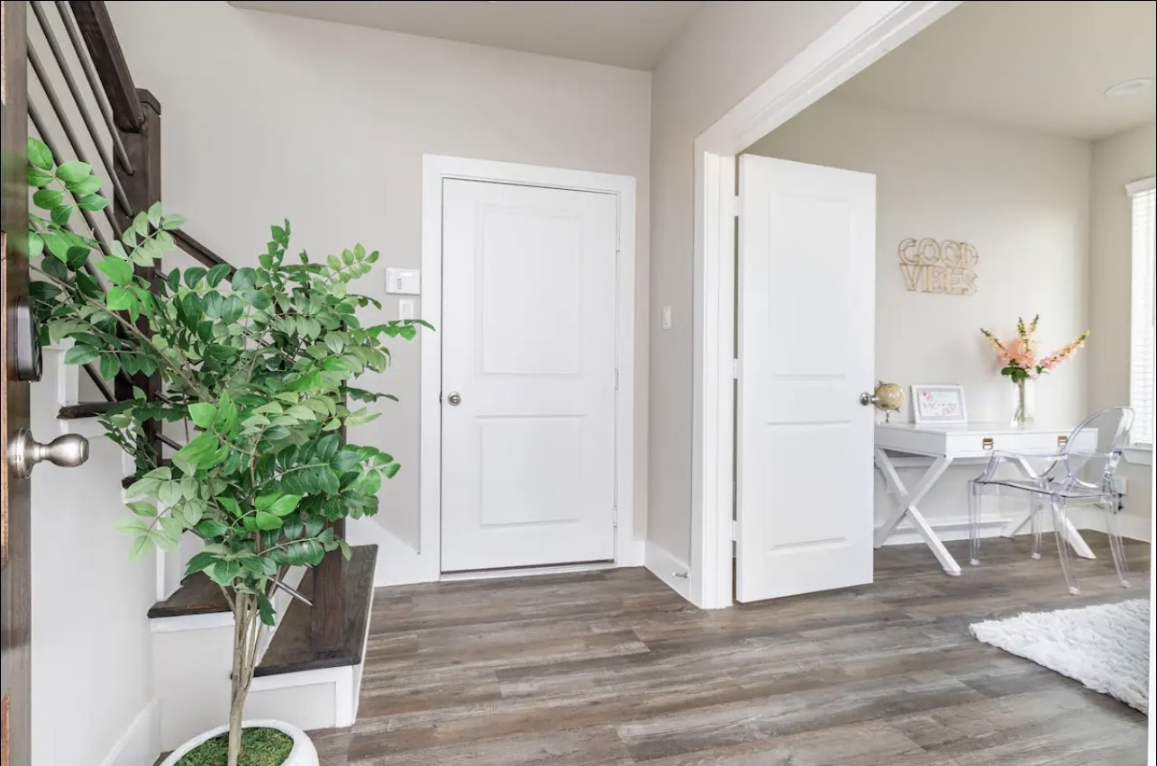 1740 Cove Crescent Houston, TX 77055 - Photo 27 of 44 a living room with wooden floor and a potted plant