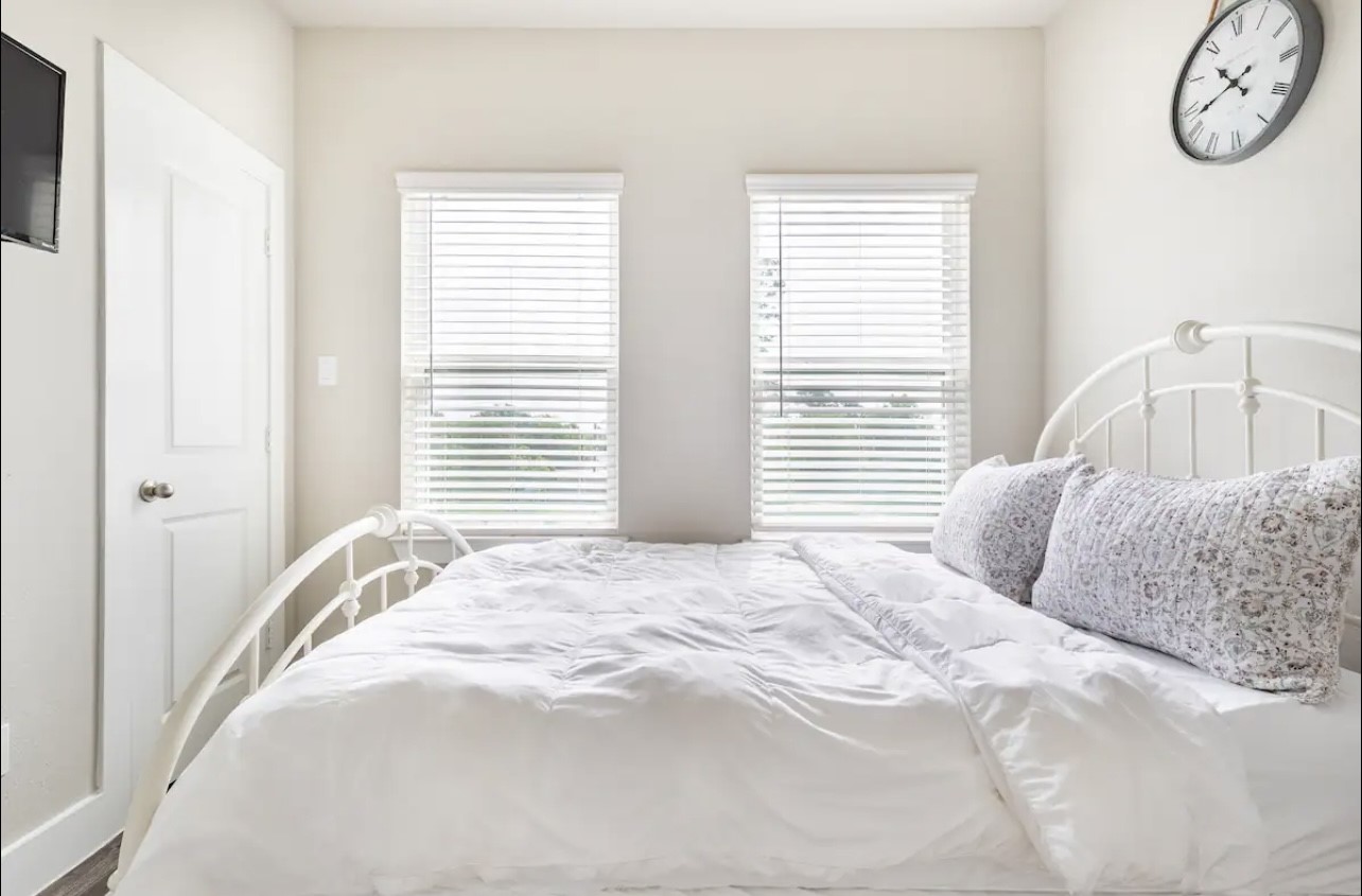 1740 Cove Crescent Houston, TX 77055 - Photo 33 of 44 a bedroom with a bed and a window