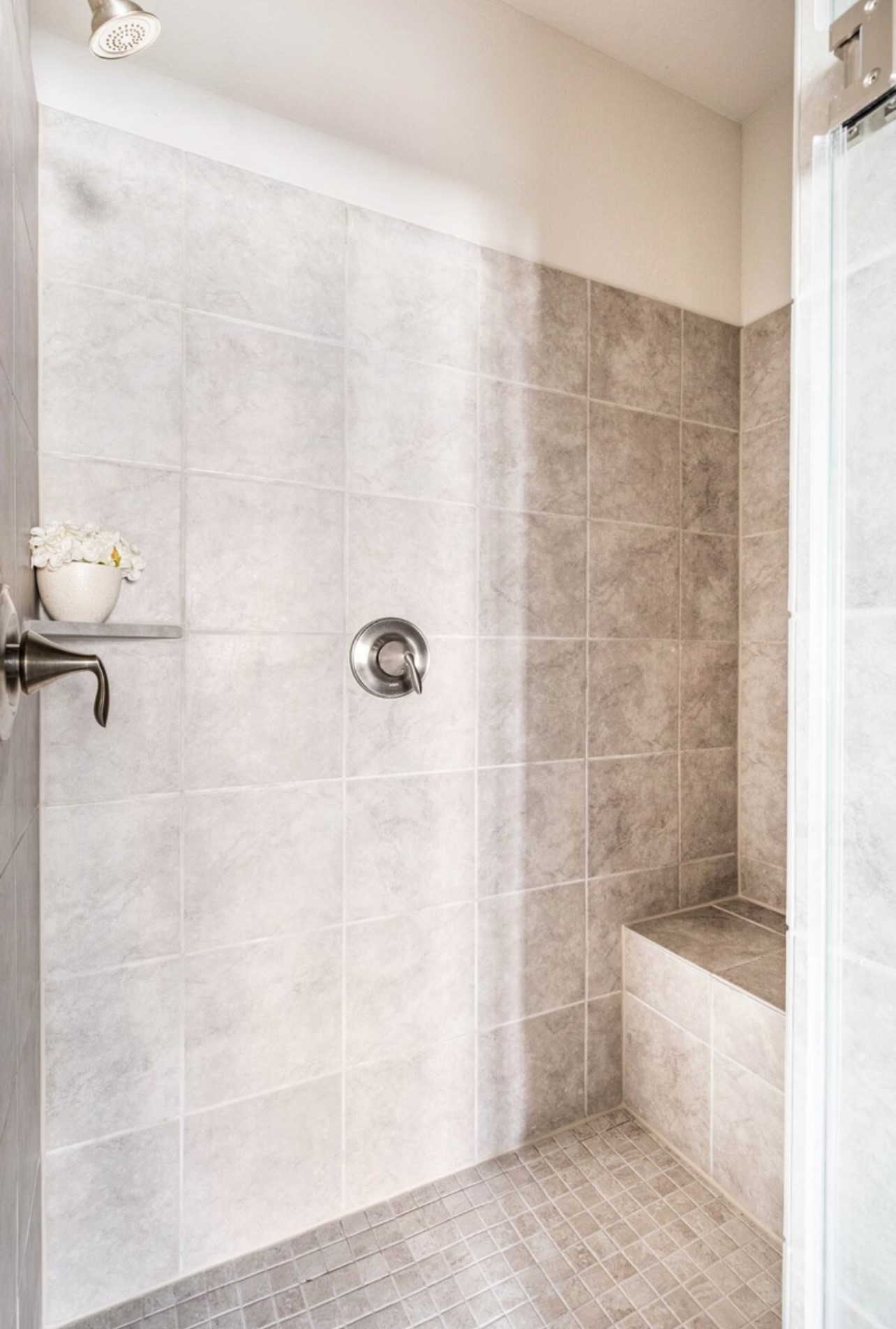 1740 Cove Crescent Houston, TX 77055 - Photo 40 of 44 a bathroom with a bathtub