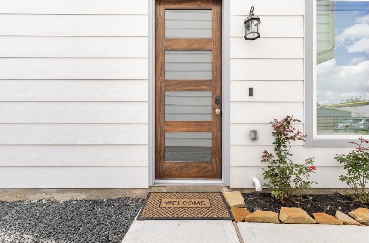 1740 Cove Crescent Houston, TX 77055 - Photo 41 of 44 a view of a door front of house