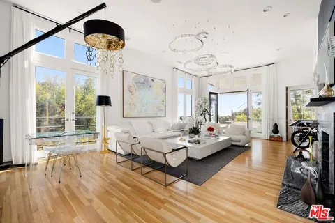 $3,299,000 | 9314 Lloydcrest Drive, Beverly Hills, CA 90210