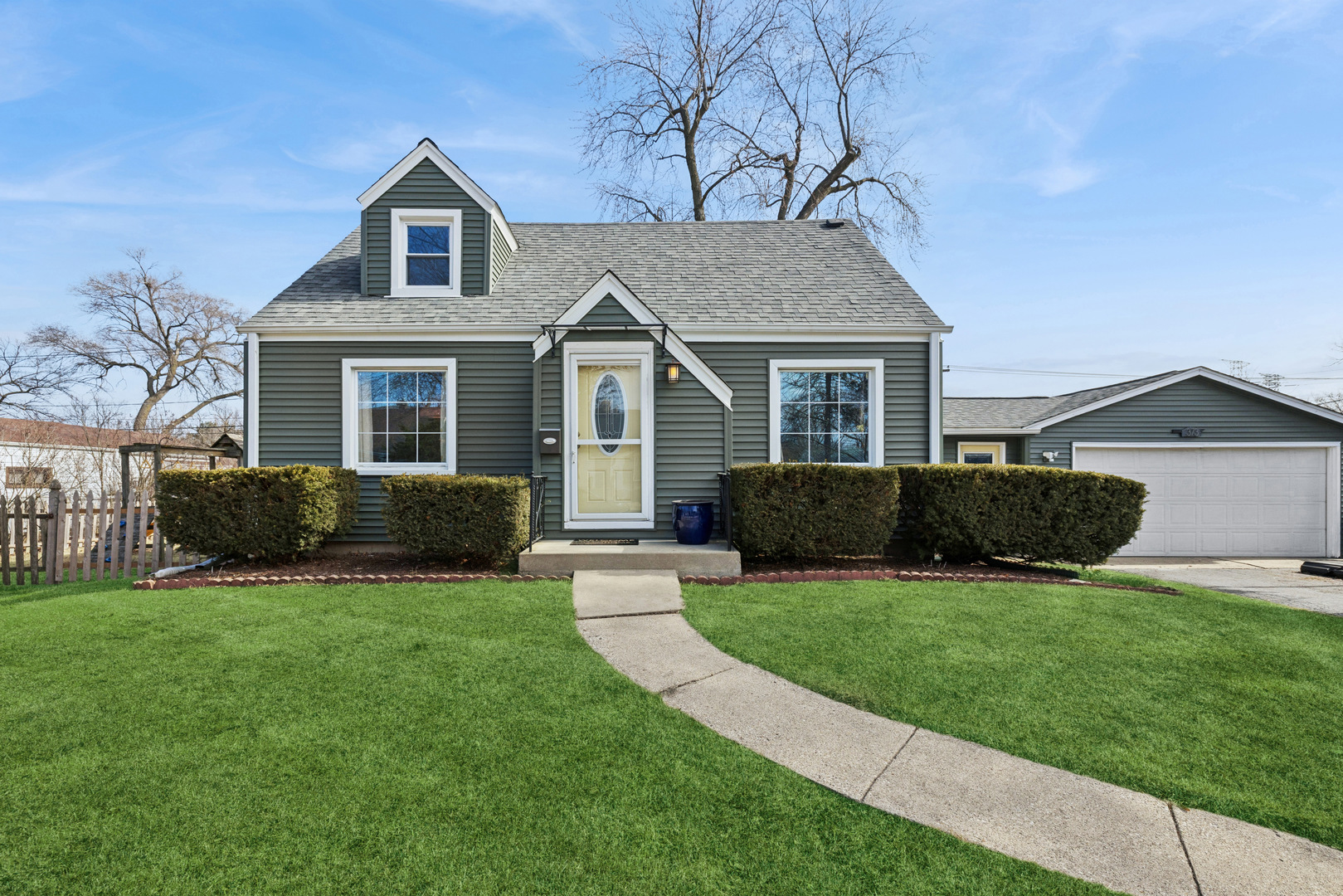 373 Woodbridge Road Des Plaines, IL 60016 - Photo 1 of 20 Gallery Image 1