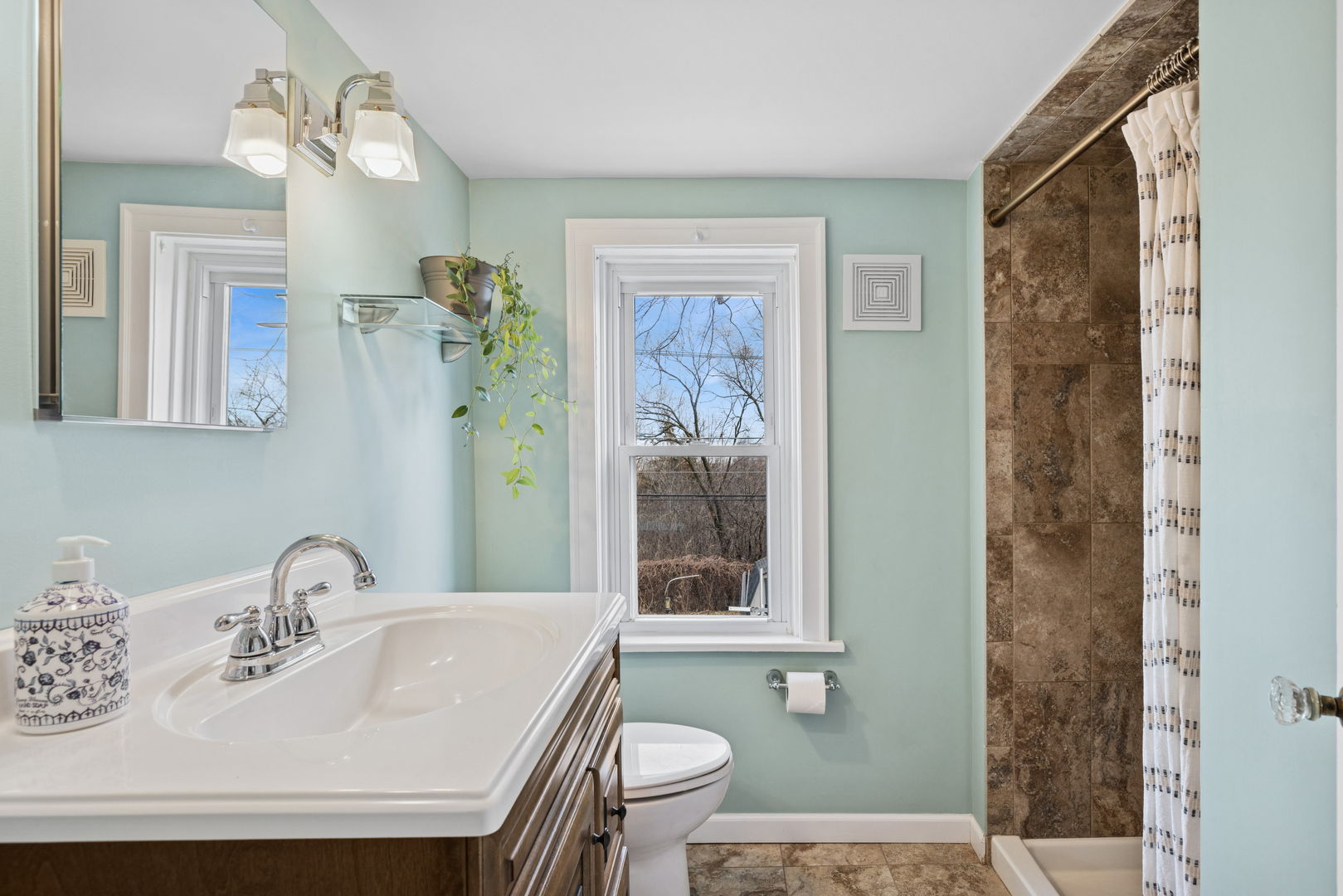 373 Woodbridge Road Des Plaines, IL 60016 - Photo 18 of 20 Gallery Image 18