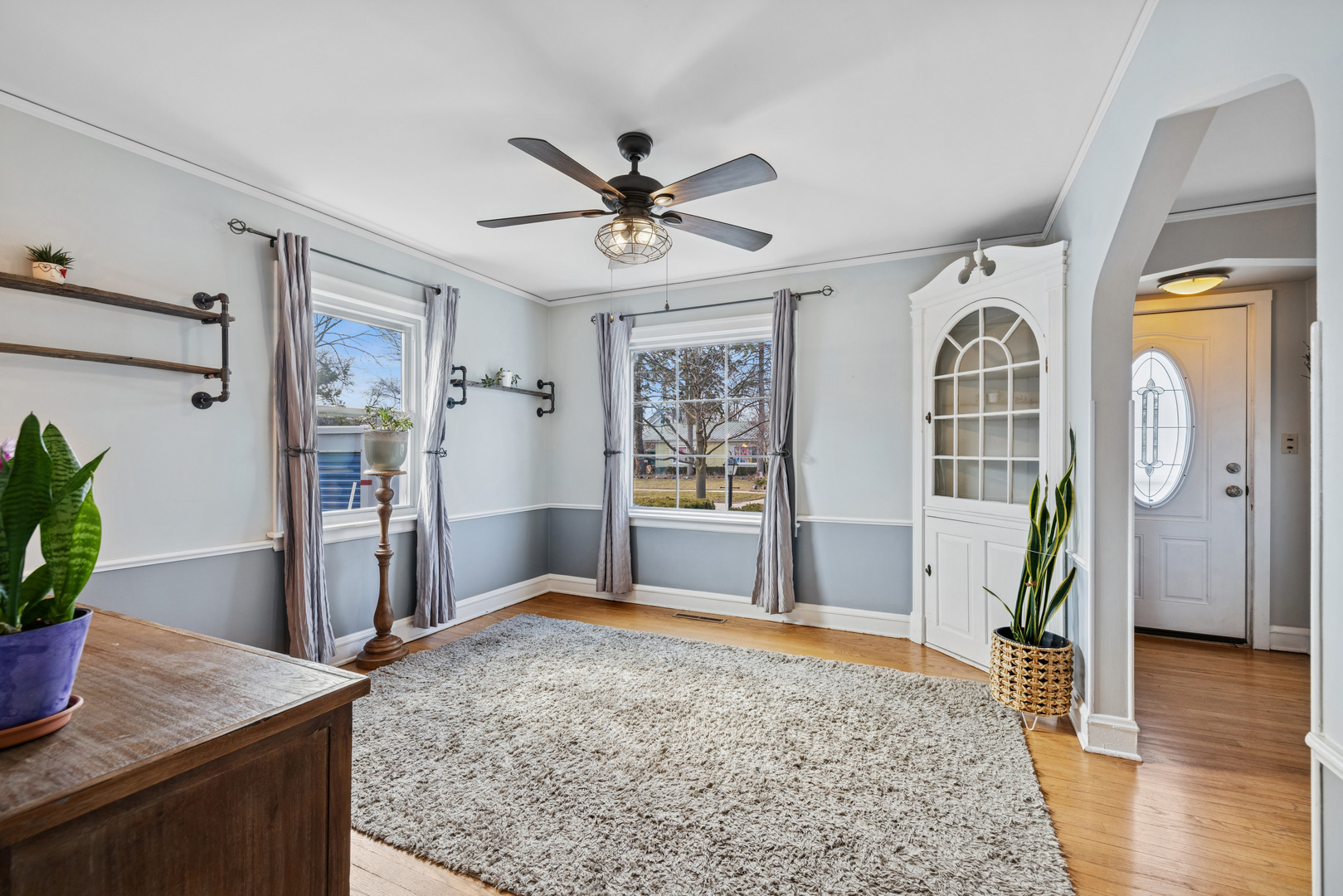 373 Woodbridge Road Des Plaines, IL 60016 - Photo 3 of 20 Gallery Image 3