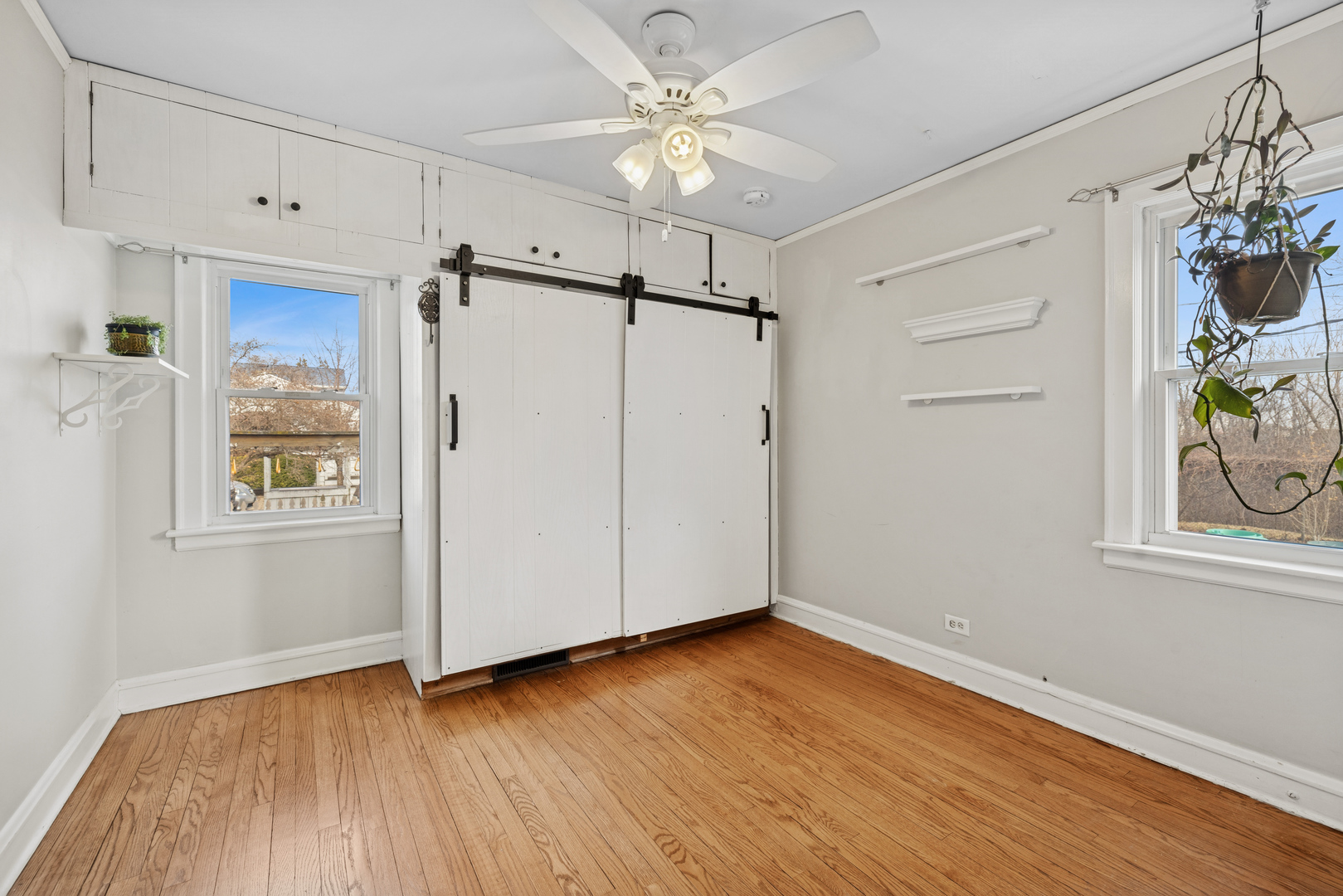 373 Woodbridge Road Des Plaines, IL 60016 - Photo 4 of 20 Gallery Image 4