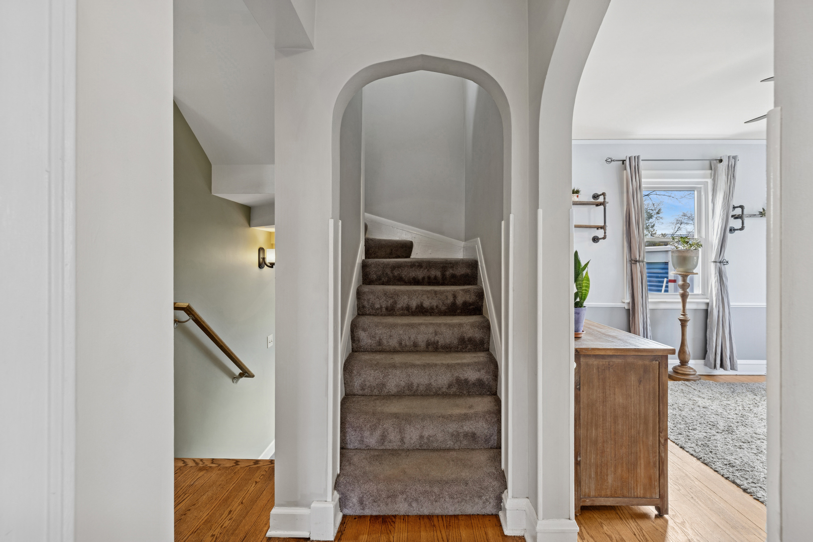 373 Woodbridge Road Des Plaines, IL 60016 - Photo 5 of 20 Gallery Image 5