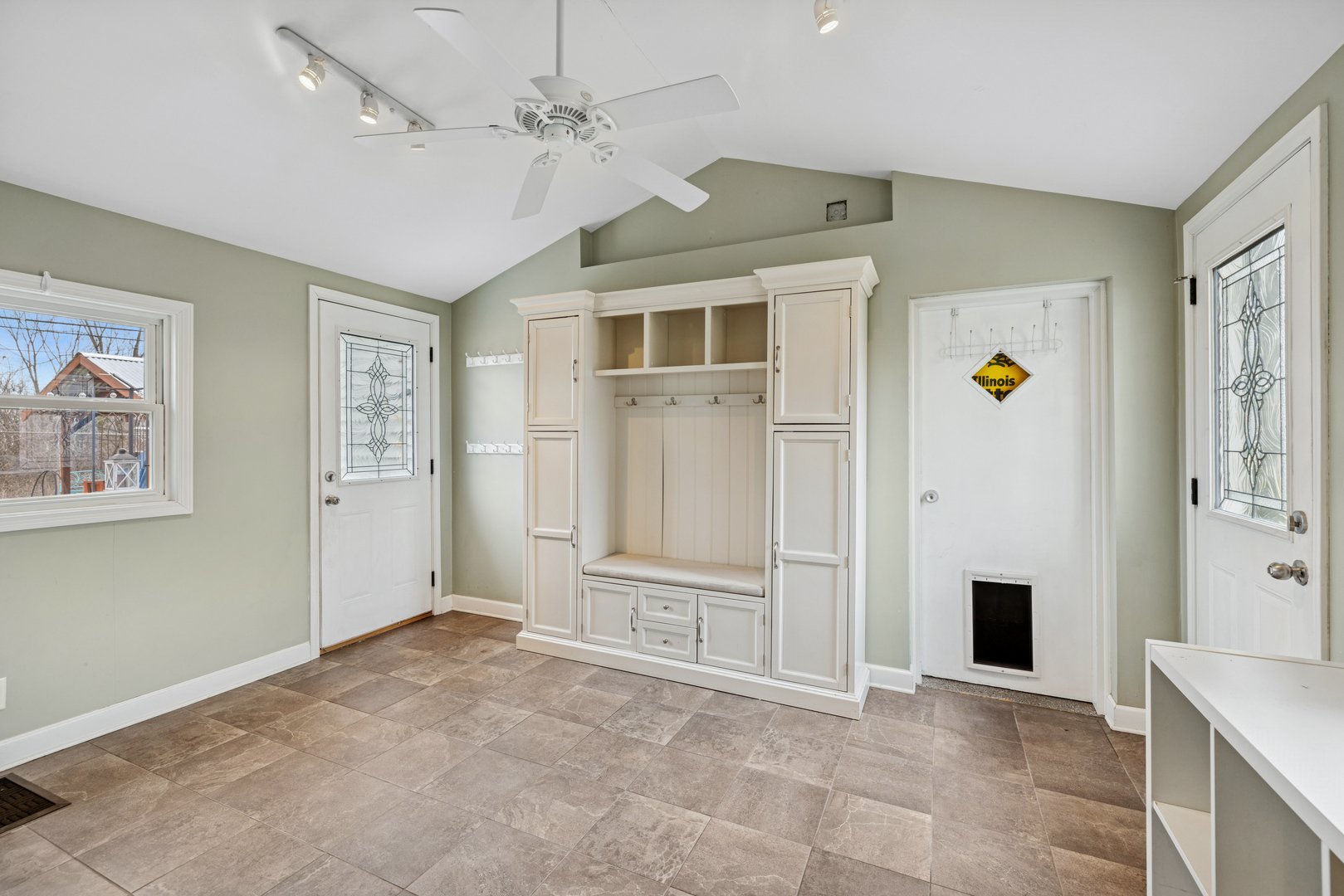 373 Woodbridge Road Des Plaines, IL 60016 - Photo 10 of 20 Gallery Image 10