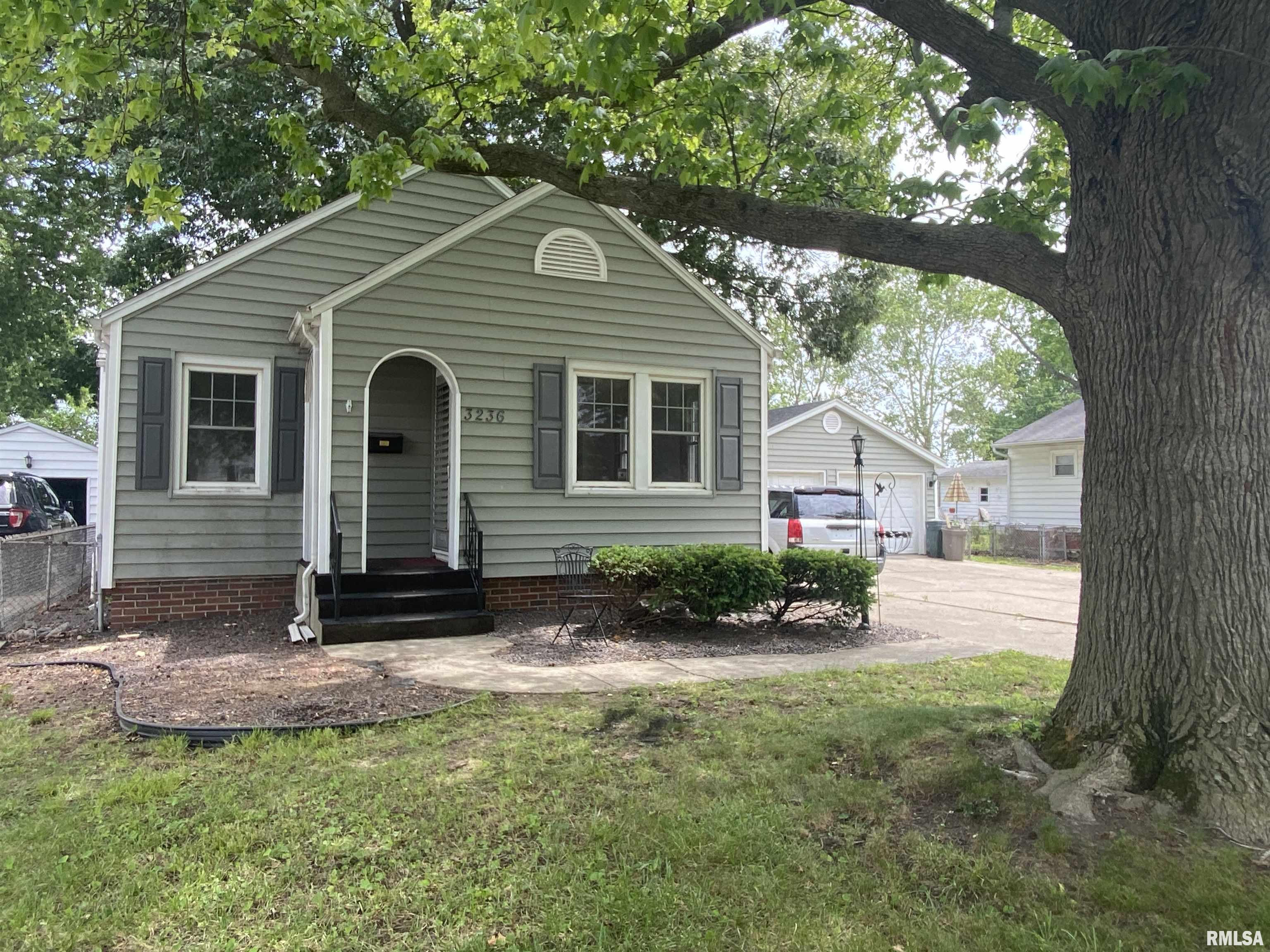 3236 South 5th Street Springfield, IL 62703 - Photo 2 of 27