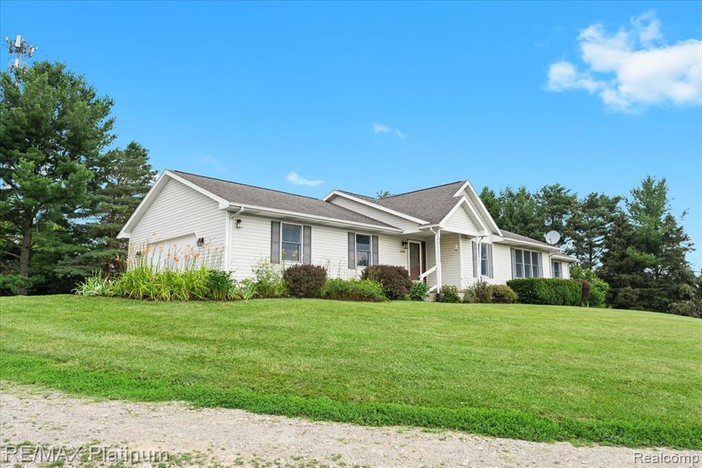 6893 Sanford Road Howell, MI 48855 - Photo 2 of 44