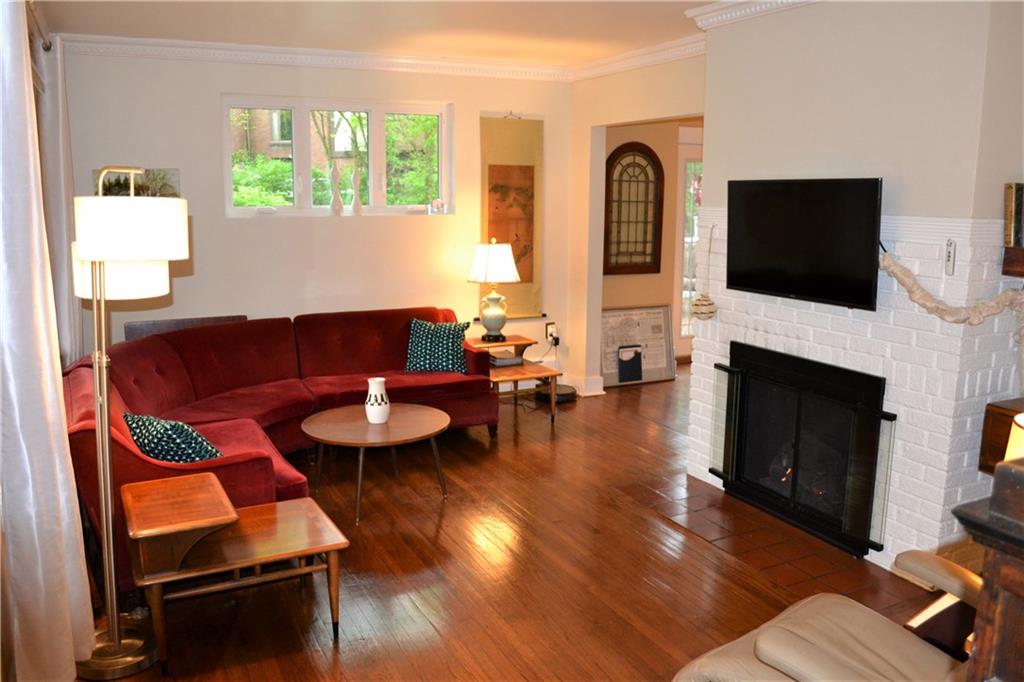 301 Overdale Road Pittsburgh, PA 15221 - Photo 4 of 25 living room