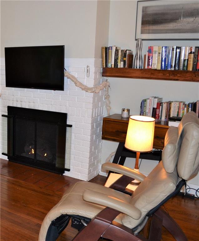 301 Overdale Road Pittsburgh, PA 15221 - Photo 6 of 25 living room