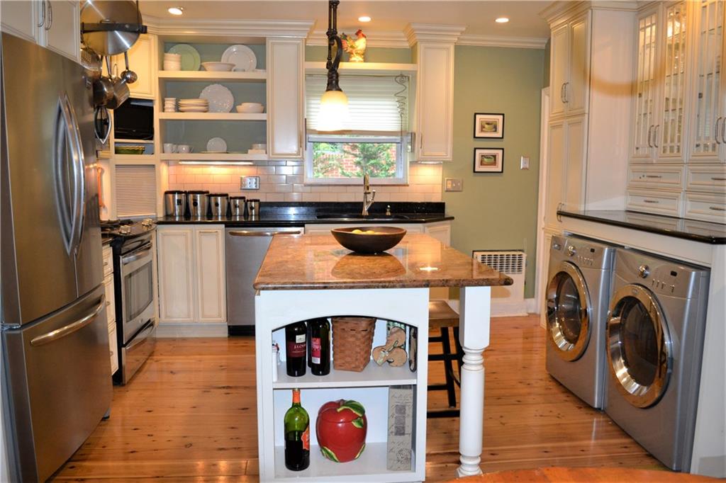 301 Overdale Road Pittsburgh, PA 15221 - Photo 7 of 25 Kitchen