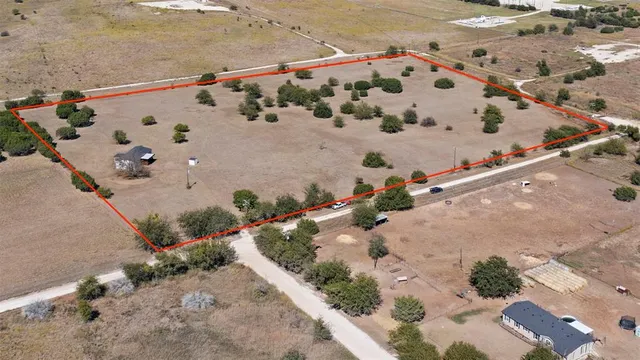 an aerial view of a tennis court