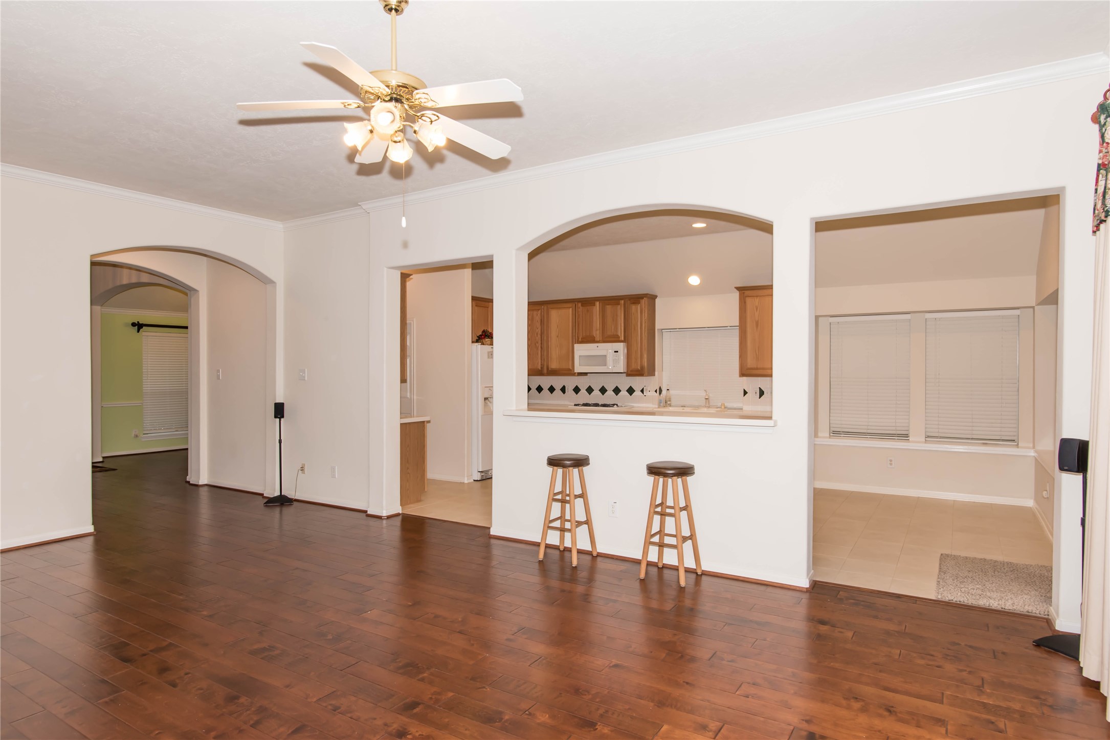 9115 Sunny Ridge Drive Houston, TX 77095 - Photo 9 of 20 a view of a livingroom with a flat screen tv