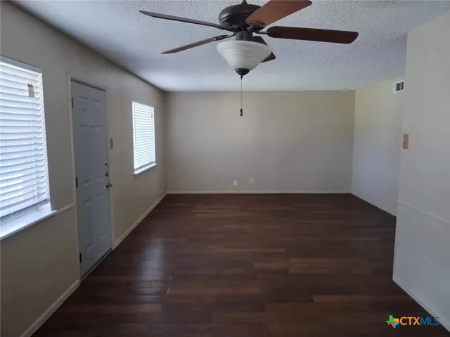 $1,250 | 1120 North King Street, Unit 110, Seguin, TX 78155