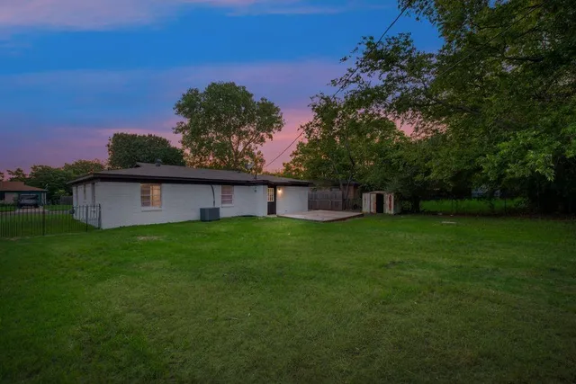 $1,695 | 3912 Lakewood Drive, Lake Worth, TX 76135