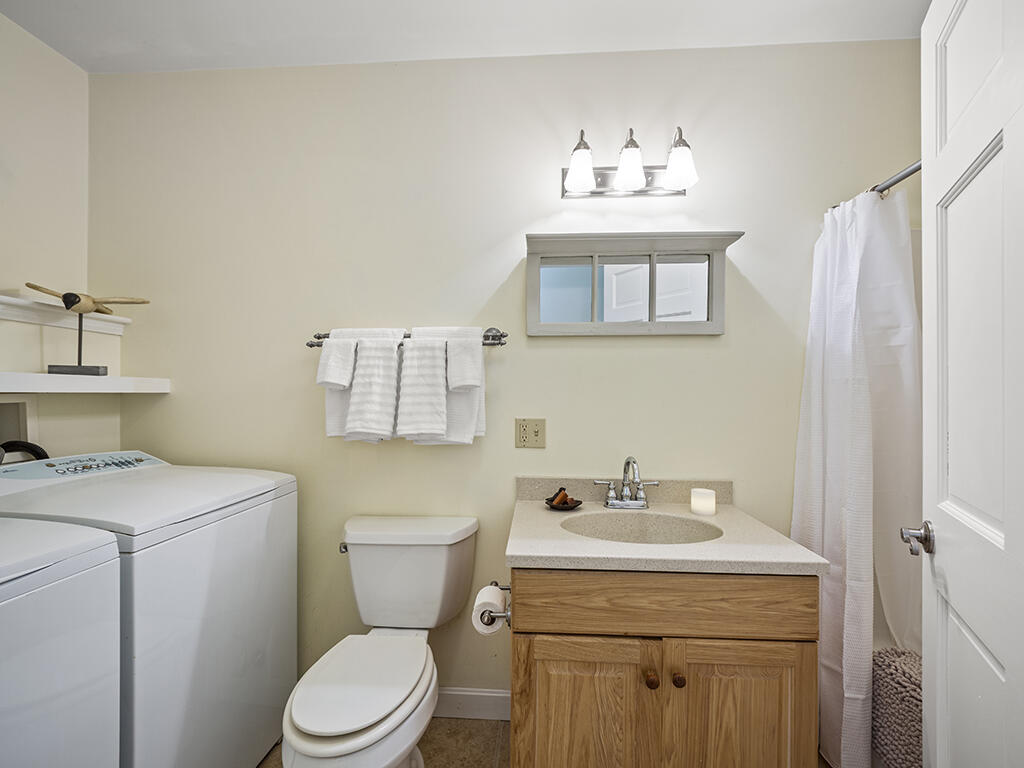 280 Pond Road Mount Vernon, ME 04352 - Photo 22 of 44 Full bath with laundry