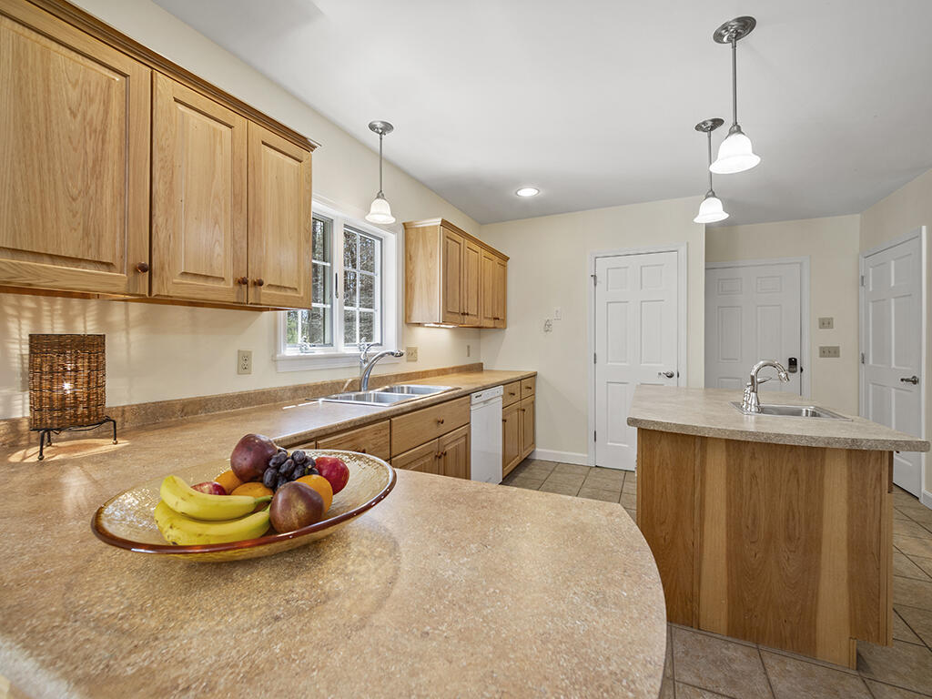 280 Pond Road Mount Vernon, ME 04352 - Photo 7 of 44 Custom kitchen